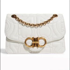 SALVATORE FERRAGAMO
Gancini Quilted Chain Shoulder Bag white